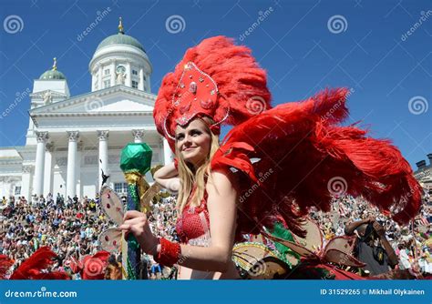 Ivete Sangalo Kiertää Suomea: Samba ja Carnaval Kuume Kuumemmaksi Helsingissä!