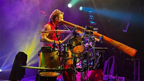 Xavier Rudd Konsertti: Erittäin Energinen ja Spirittia Täynnä Oleva Esitys!